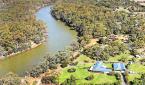 The Waterfront - Echuca Holiday Homes, Echuca